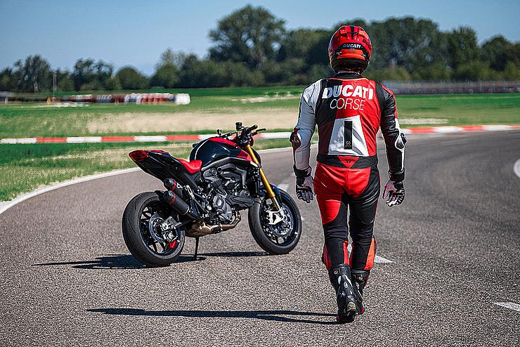 Monster SP Slide 1 Monster SP Slide 1