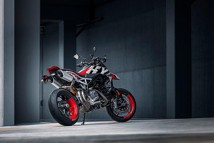 Hypermotard 950 RVE 24 Slide 5
