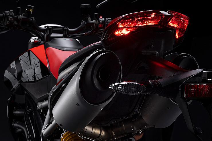 Hypermotard 950 RVE 24 Slide 4