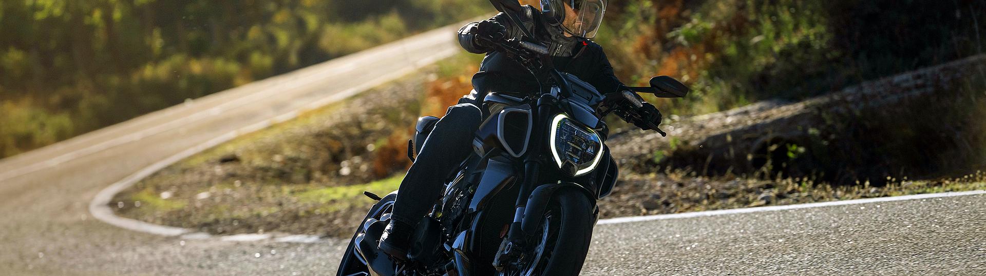 Diavel V4 Slide 6