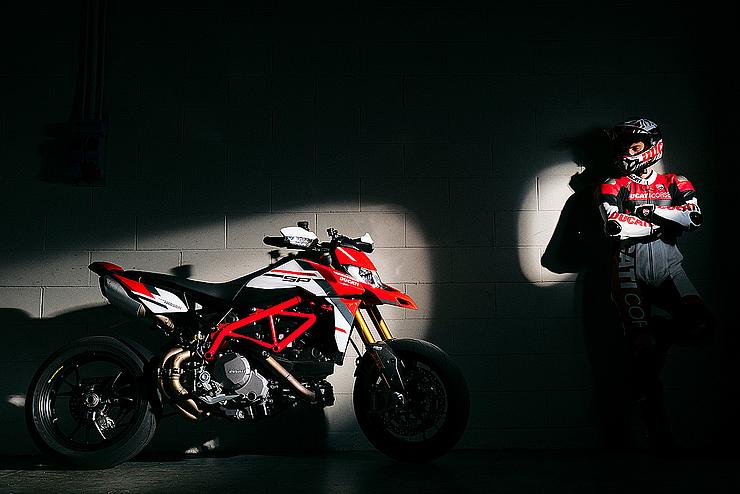 Hypermotard 950 SP Slide 4 Hypermotard 950 SP Slide 4