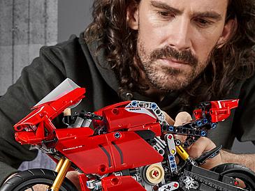 Spannung und Spaß mit der Ducati Panigale V4 R LEGO® Technic™