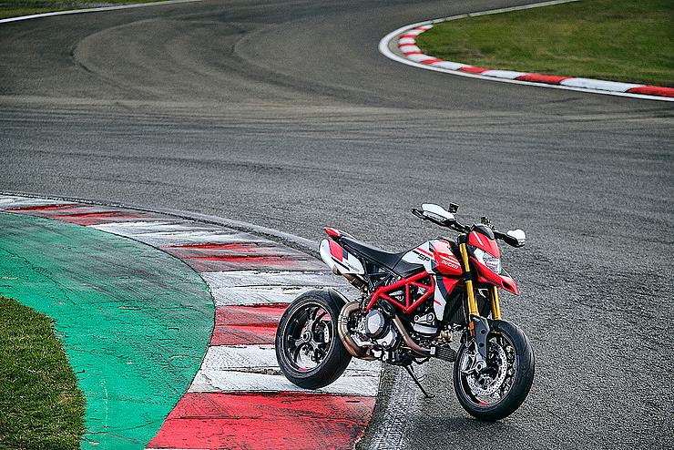 Hypermotard 950 SP Slide 6 Hypermotard 950 SP Slide 6